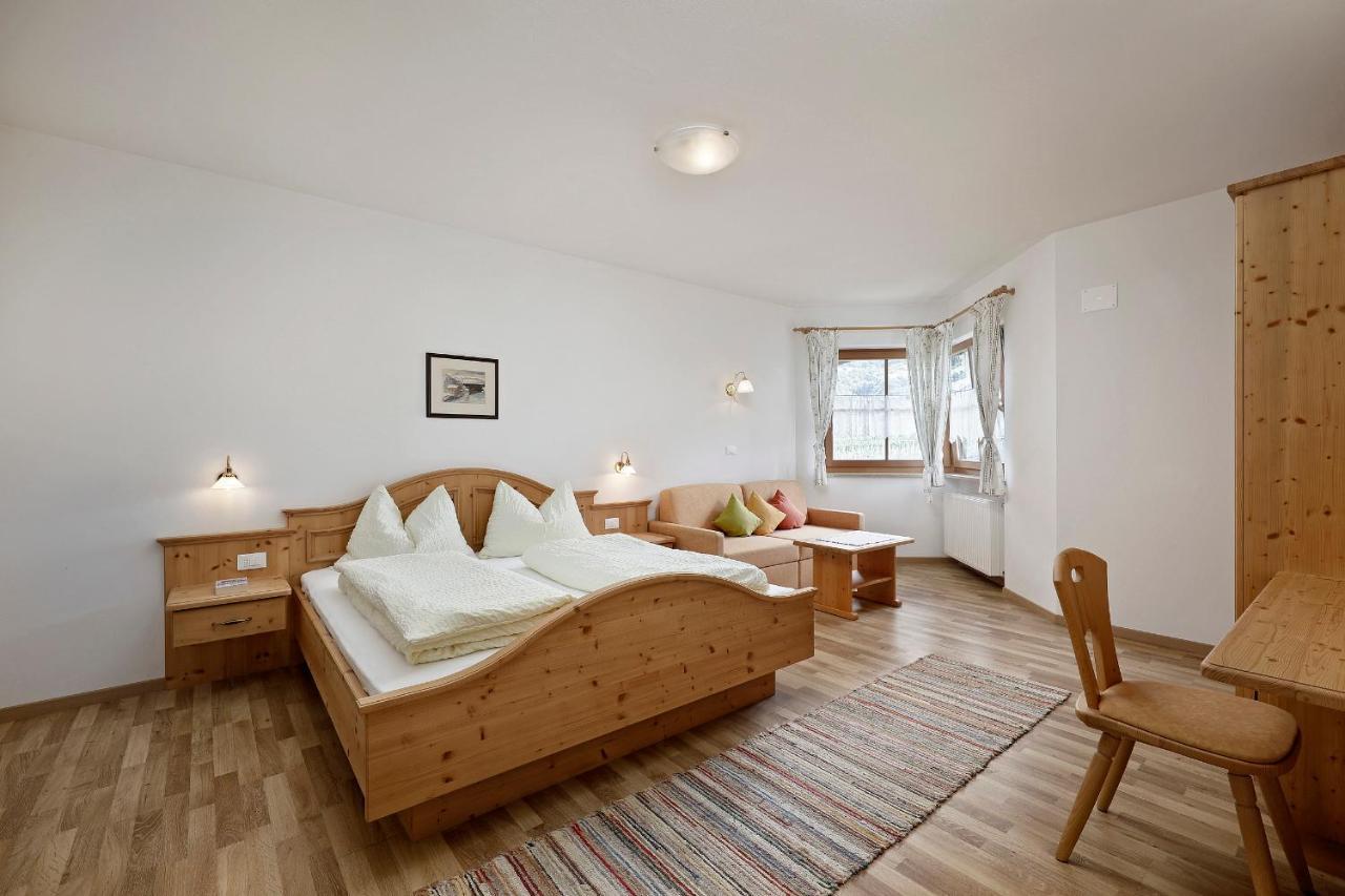 Ferienwohnung Wohnhof Algund Exterior foto